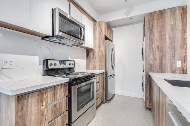 Building Photo - 1170 Barclay St Unit 004