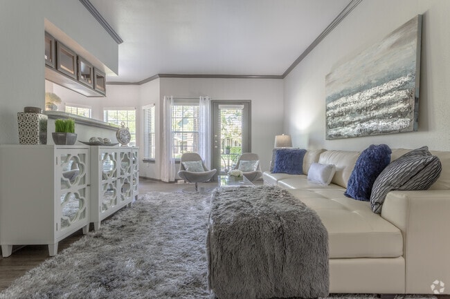 1 BR, 1 BA - 804 SF