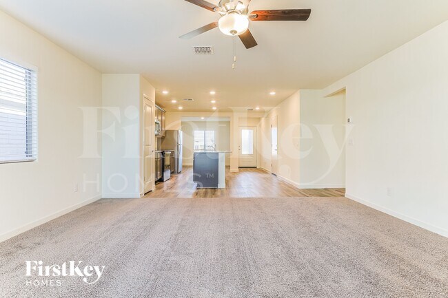 Photo - 1067 W 20th St