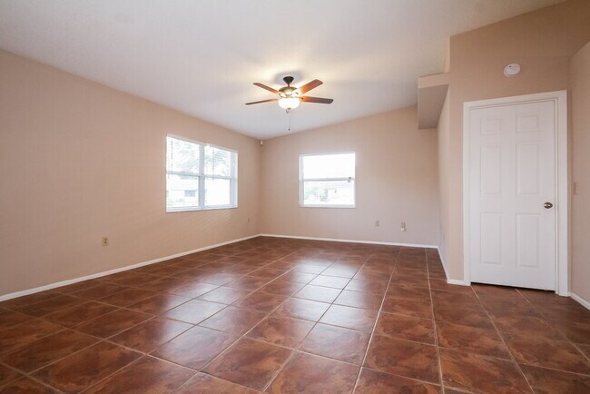 Photo - 2550 Briar Oak Cir