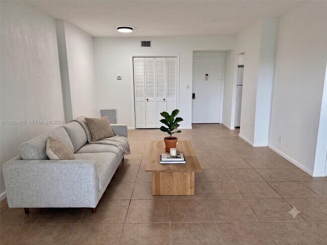 Photo - 4400 Hillcrest Dr Unidad 308A