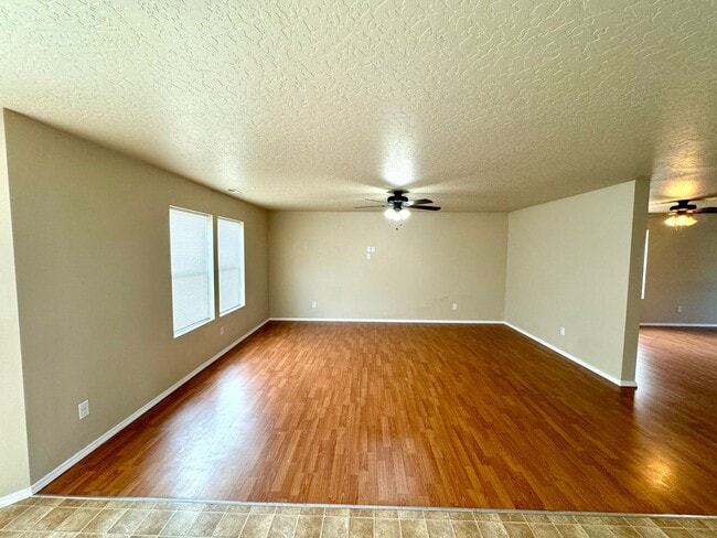 Photo - Spacious 5-Bedroom Home with 3-Car Garage in Nampa