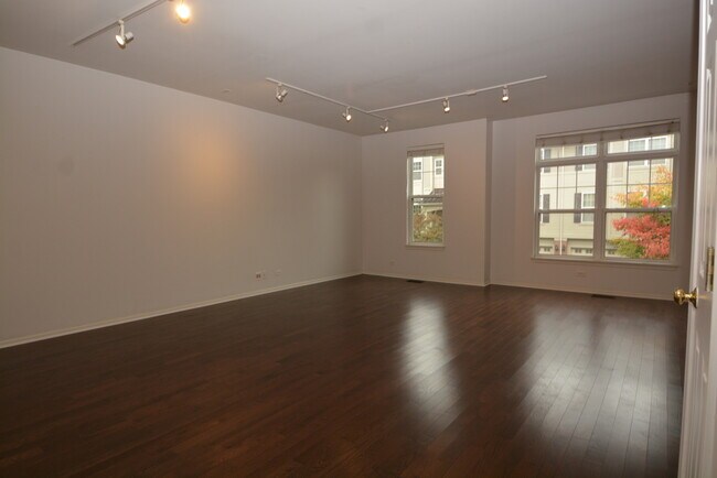 Photo - 439 N Commerce St