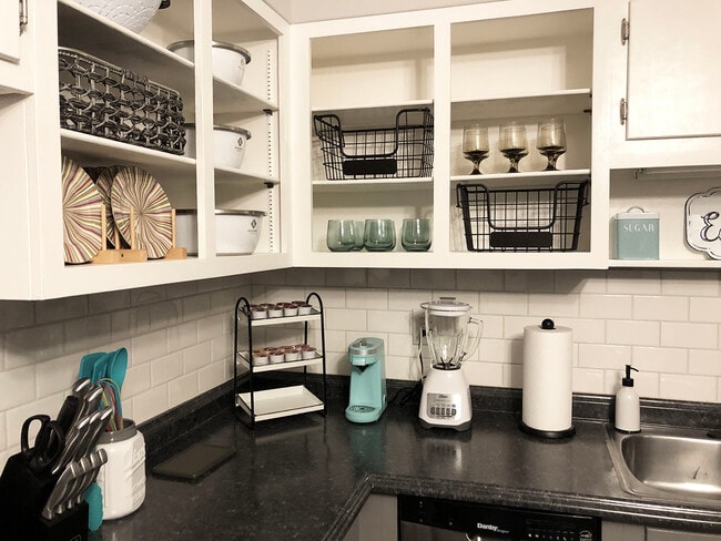 Cocina - 33 E 9th St