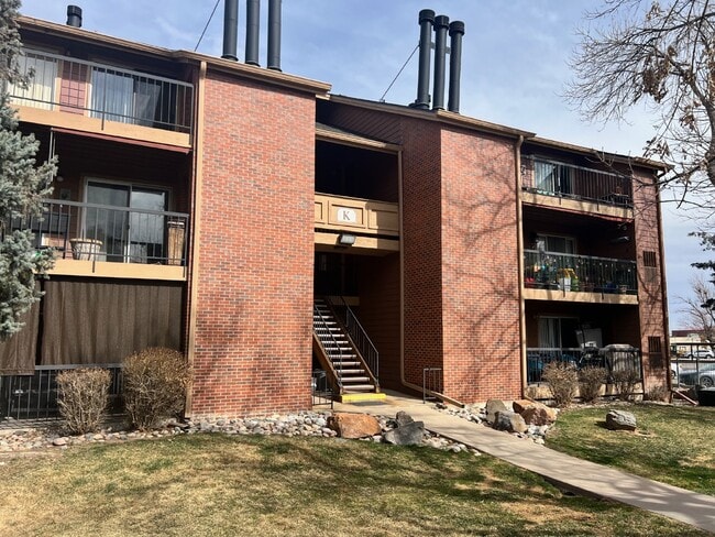 Building Photo - Cozy condo in the Chestnut Community! Unit K10