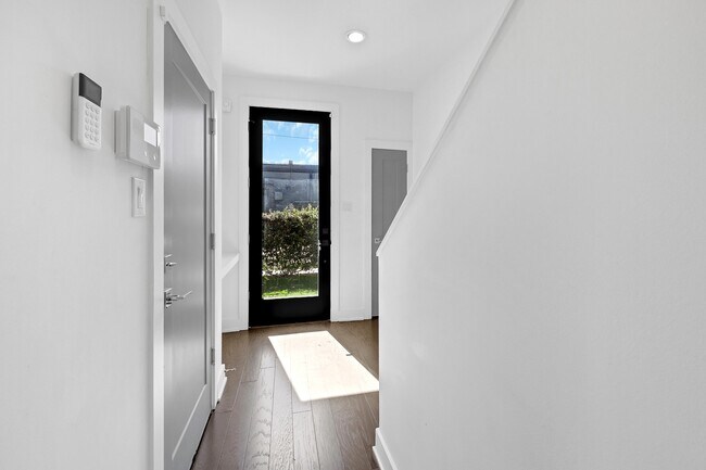Photo - 1405 Sylvester Rd