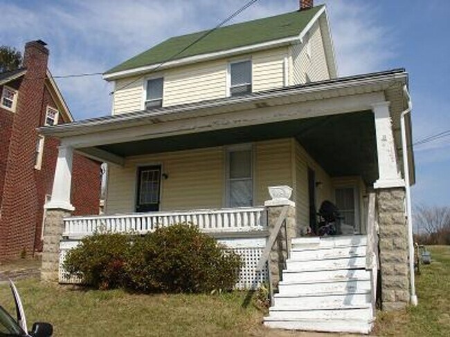 Building Photo - 1st floor Apartment