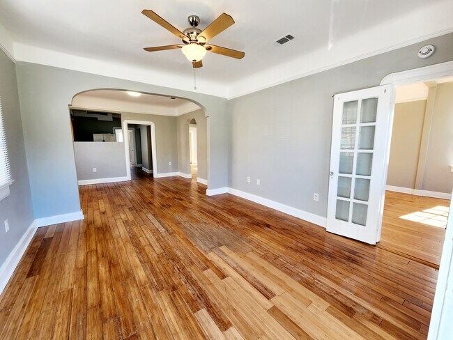 Photo - 2333 Pauline St