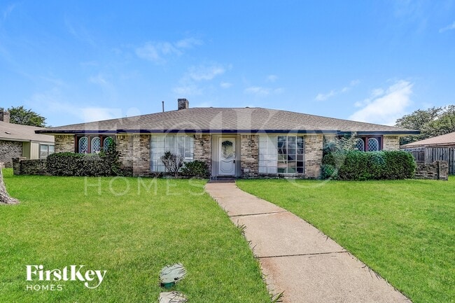 1021 Shadywood Ln