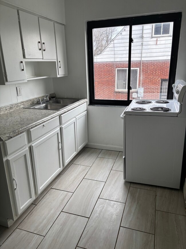 Photo - 151 Niagara Ave Unit 1