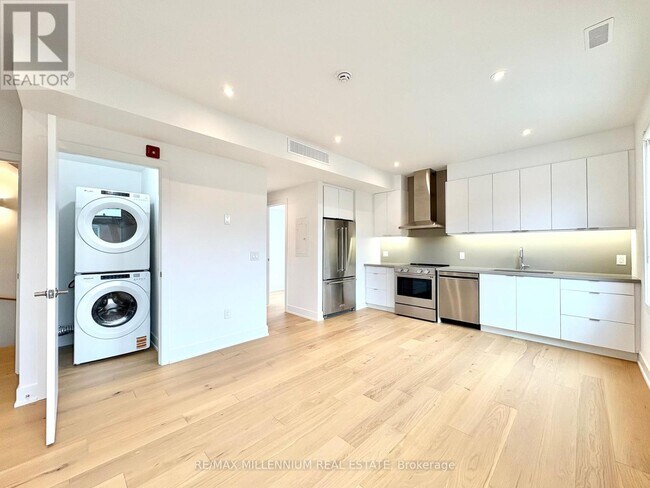 Photo - 155 Dovercourt Rd