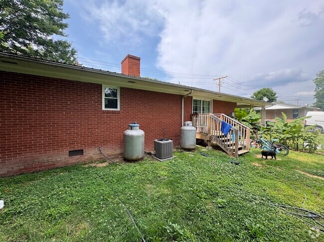 Building Photo - 1938 Lake Rd Rental