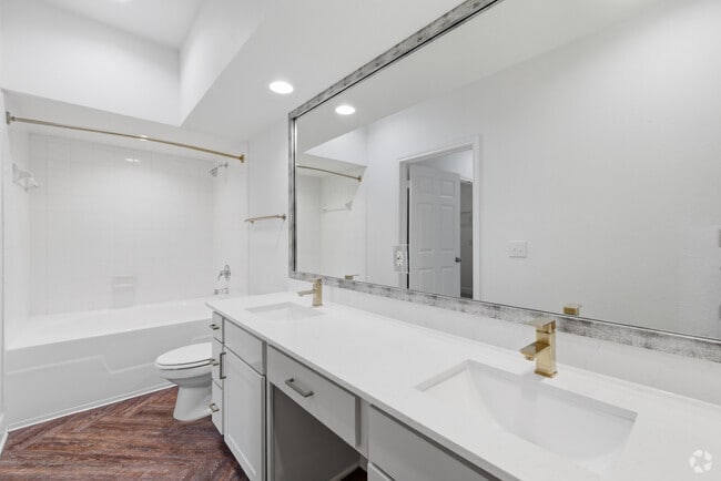 B2 2BR, 2BA - 1,169SF - Primary Bathroom