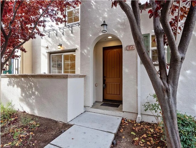 Modern 3-Bed, 3.5-Bath Townhome in Prime S... - Modern 3-Bed, 3.5-Bath Townhome in Prime S...