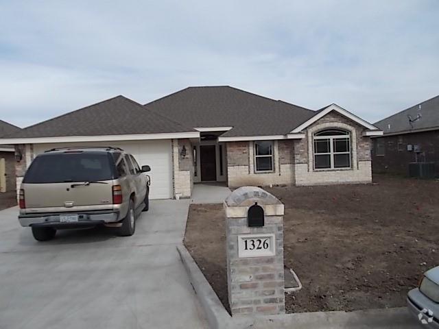 Building Photo - 1326 Briar Cliff Path Rental