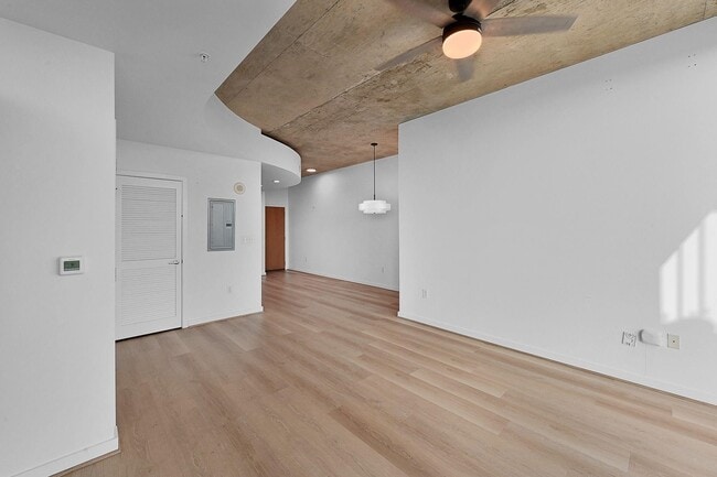 Photo - 5925 Almeda Rd Unit 10909