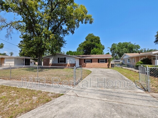 Photo - 5833 Jaguar Dr W House