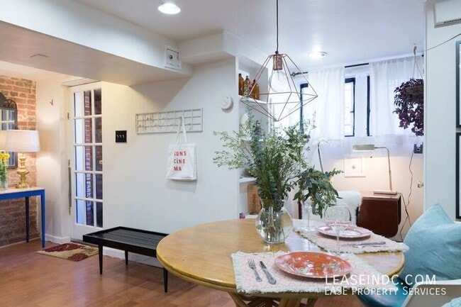 Photo - 3511 Center St NW Unidad #B