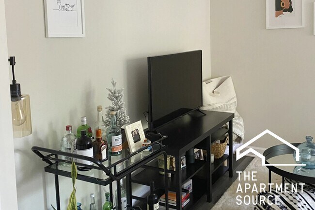 Photo - 646 W Roscoe St Unit 3N