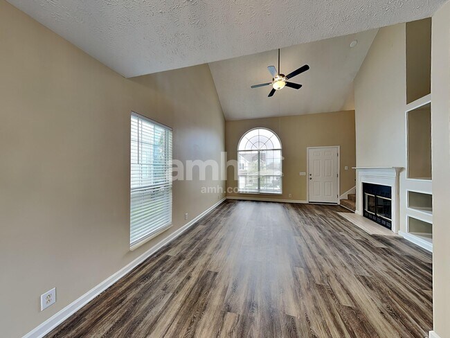 Photo - 3107 Creekview Ln