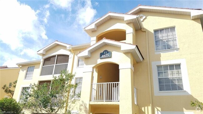 Building Photo - ANNUAL RENTAL - 2 BED / 2 BATH- THIRD FLOO... Unit 1137