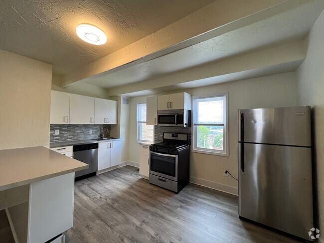 Building Photo - Updated 2BR house now available!