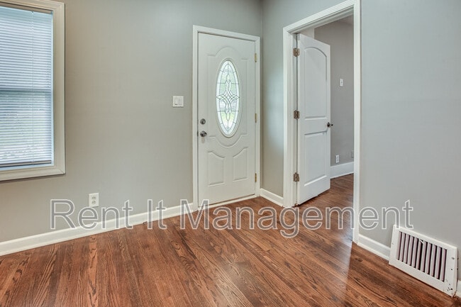 Photo - 1823 S 60th St