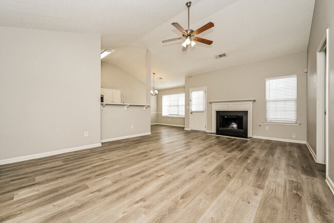 Photo - 1500 Logan Ln