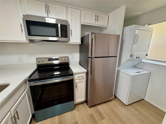 Photo - 305 57th Ave Dr E