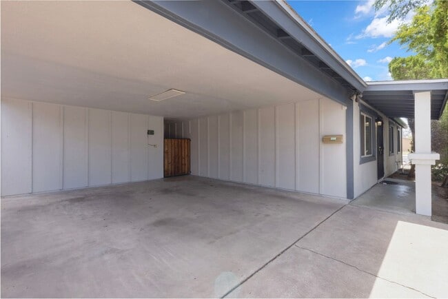 Photo - Great 3 bed 2 bath home with a pool!