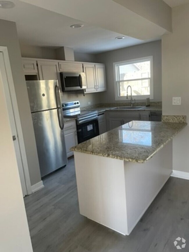 Building Photo - Fully remodeled with all new appliances Rental