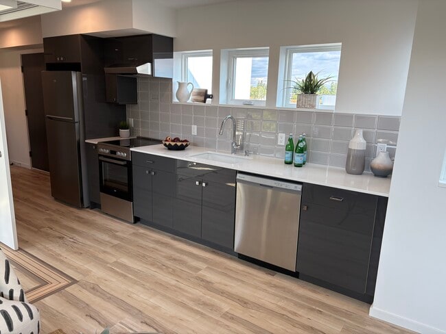 504 Kitchen - The Harp Building Rental