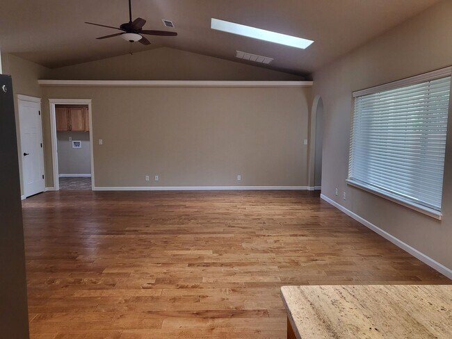 Photo - 3 bed 2 bath Home for Rent in Grants Pass