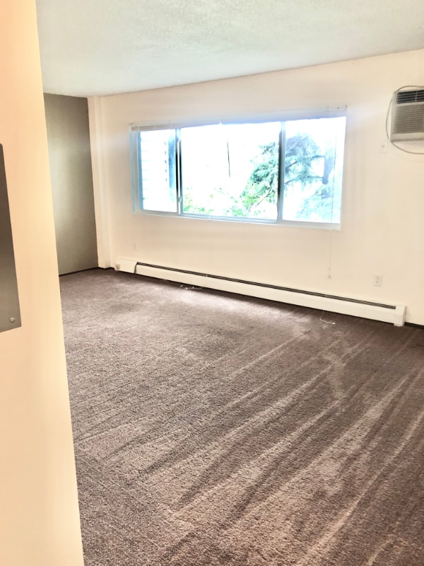 Photo - 3000 Cliff Rd E