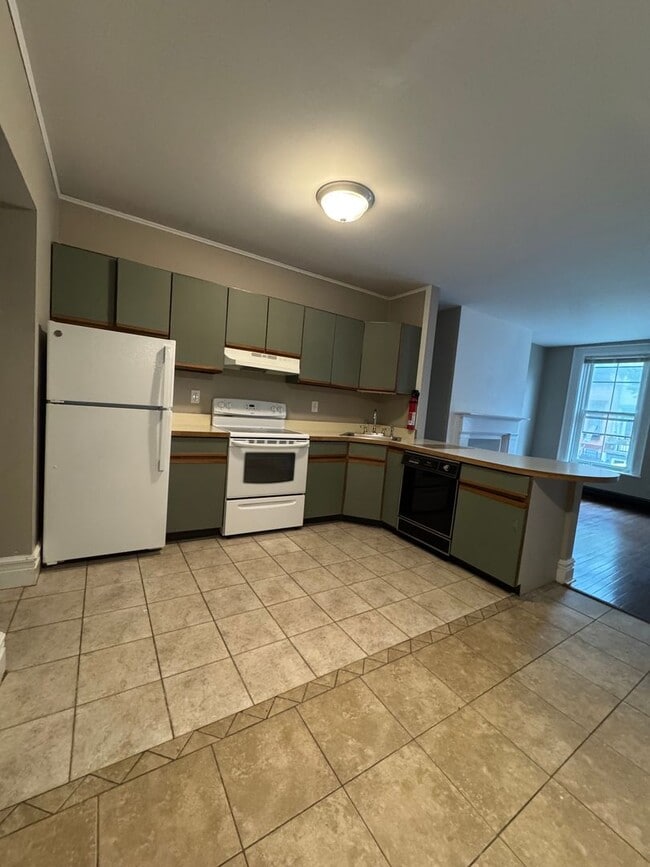 308 Hudson Ave Unit 1