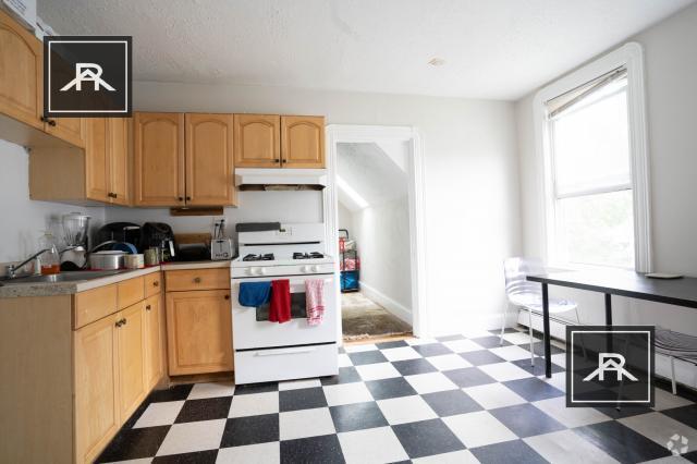 Building Photo - 3 bedroom in Allston MA 02134 Unit 3 Rental