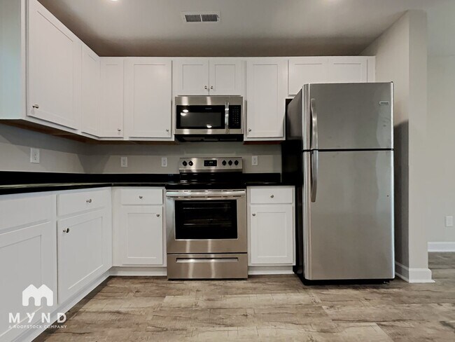 Photo - 153 McKinnon Ave NE