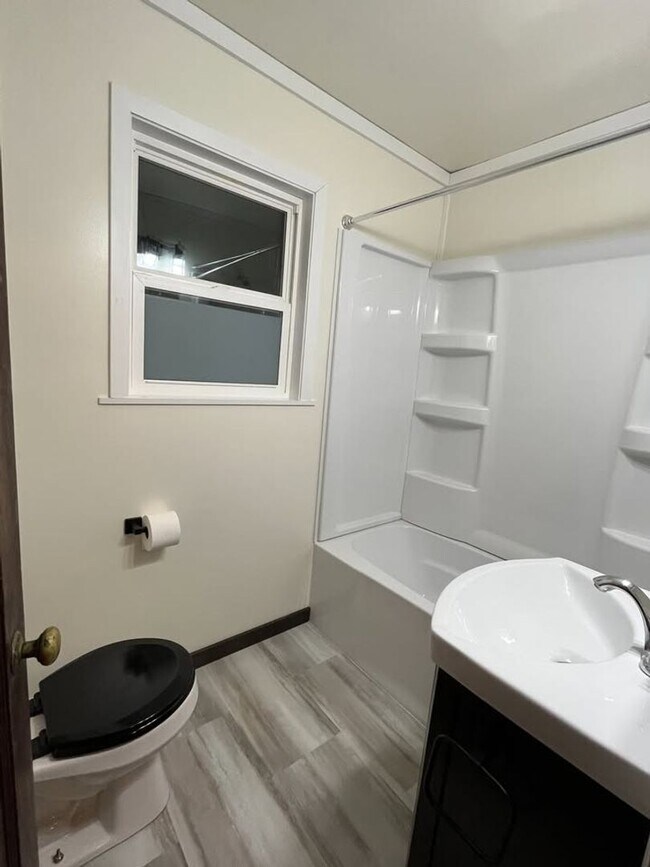 Photo - 229 W Marquette St