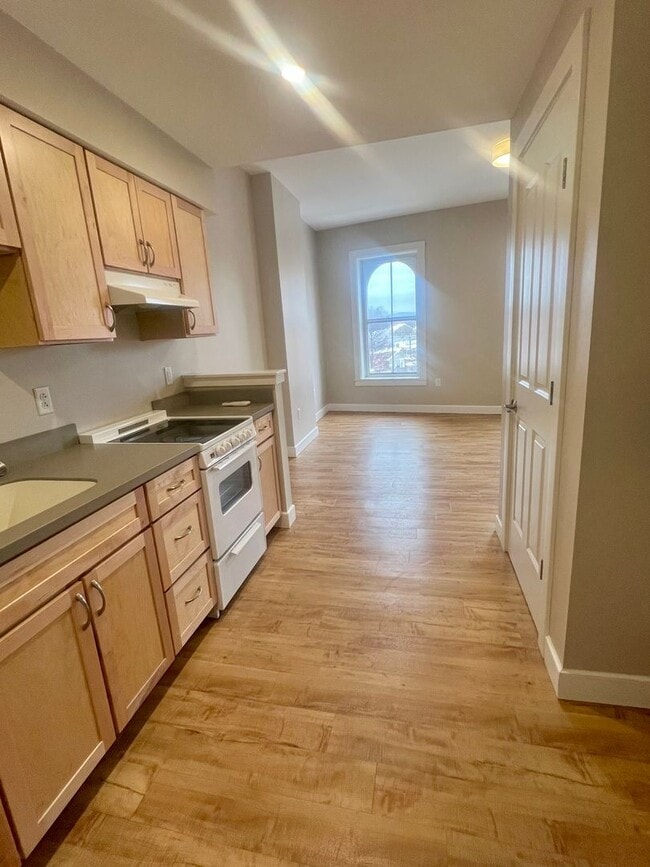 Photo - Putnam Winslow– $1,020 – 1 Bathroom Studio, 325 SQ.FT. – UTILITIES INCLUDED, Available Immediately Unit 301