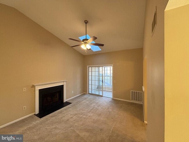 Building Photo - 107 Prosperity Ave SE Unit F