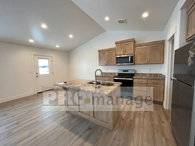 3698 United Cir