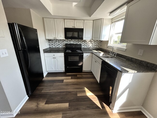 Photo - 3914 E 11th St Unit 403