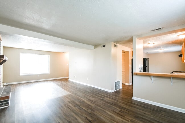 Photo - 907 Coolee Ln