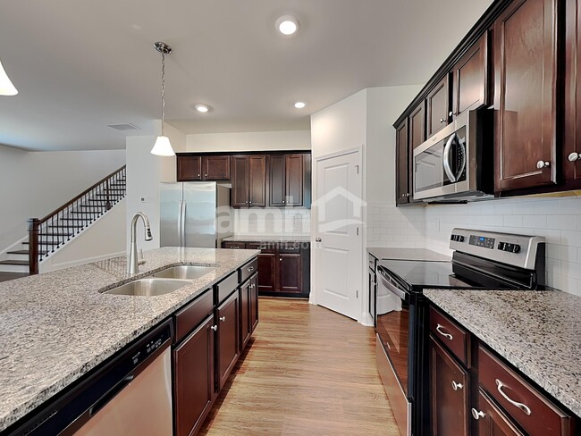 Photo - 4905 Canyon Creek Way