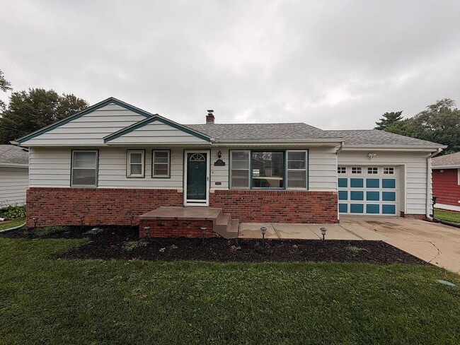 Building Photo - 710 S 67th Ave