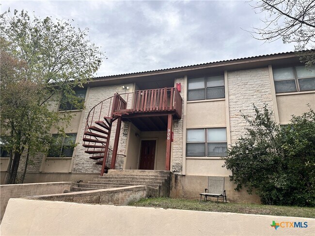 Photo - 906 N LBJ Dr Unit 6