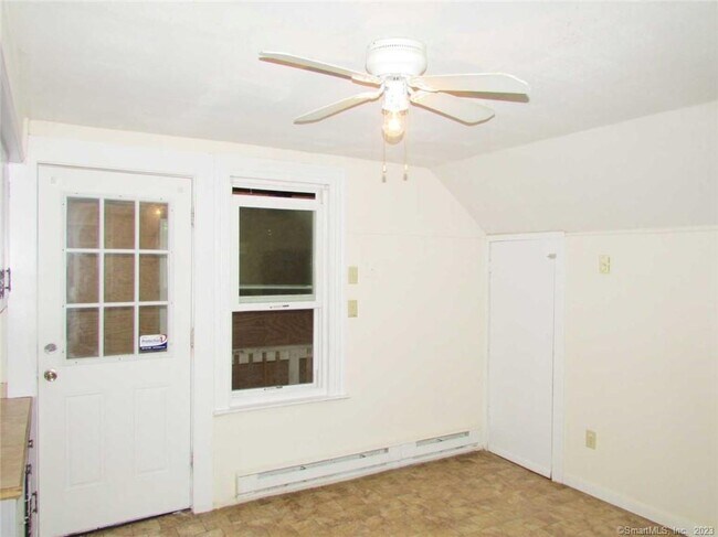 Photo - 136 N Elm St Unidad U3