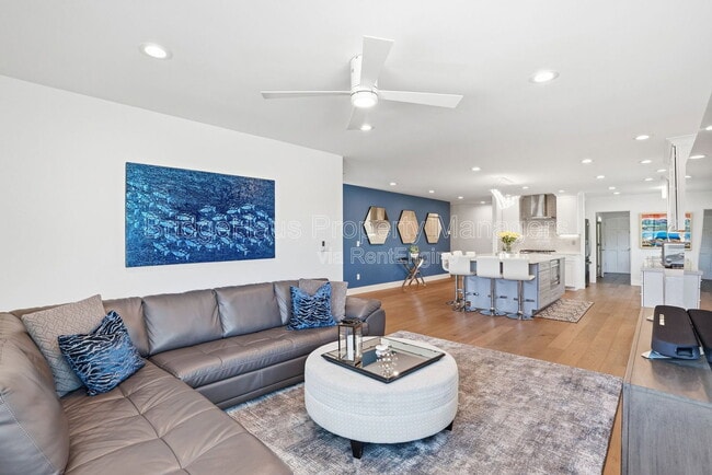 Photo - 3266 Goldfinch St