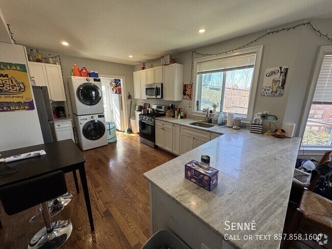 Building Photo - 2 Hamilton Rd Unit PH Rental