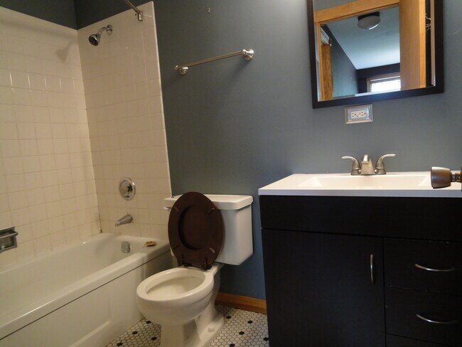 Photo - 1102 Mercury Dr Unidad 2D Rental